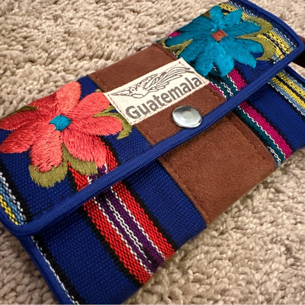 Guatemala Tropical Embroidered Wallet Wristlet - Picture 3 of 8